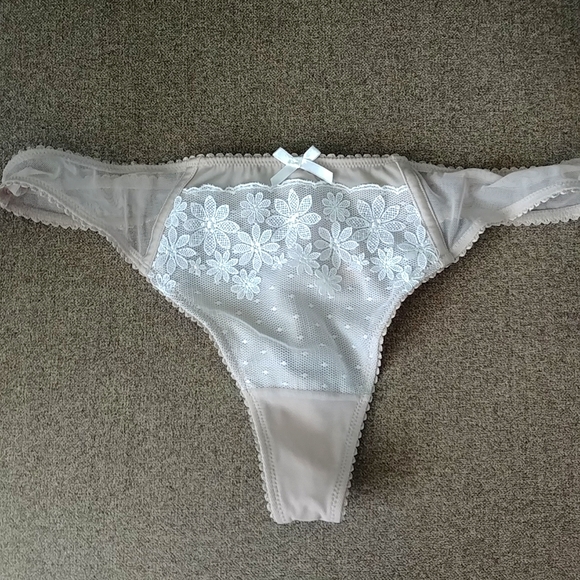 Victoria's Secret Other - NWT Victoria's Secret size L panties